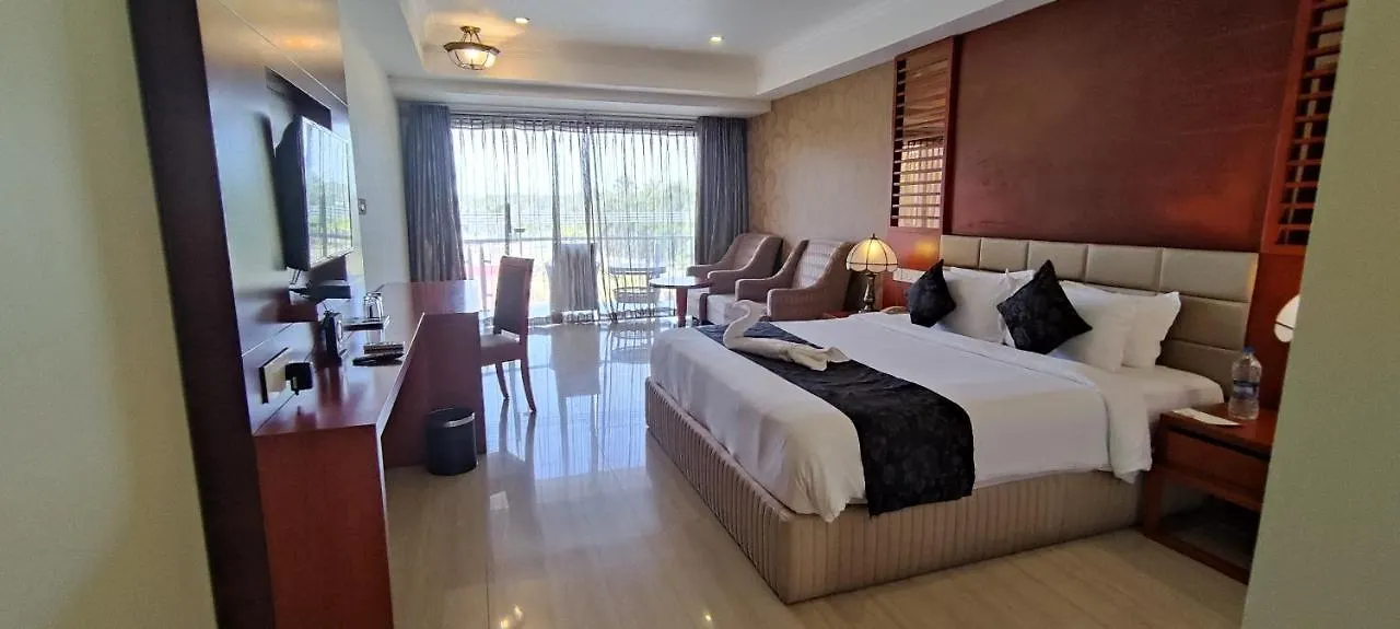 ***** Hotel Lake Palace Trivandrum Vettutura India