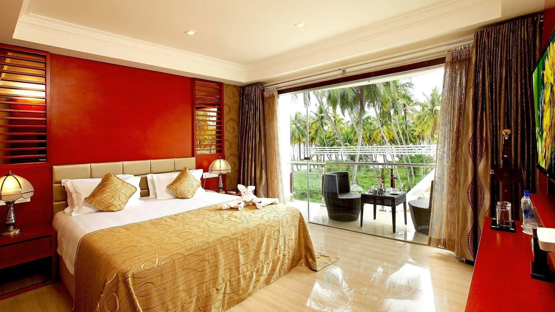 Lake Palace Trivandrum Vettutura Hotel