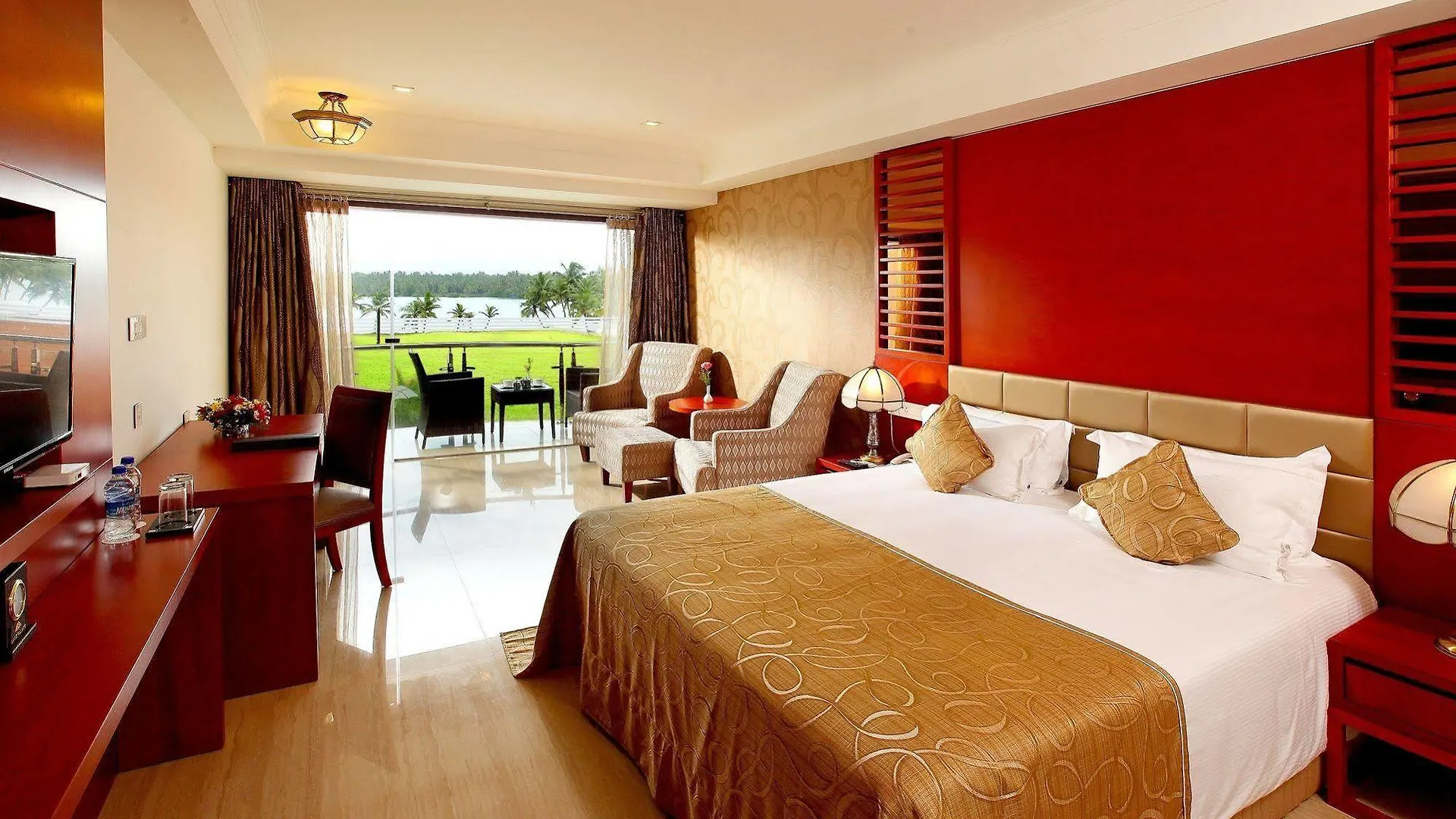 Lake Palace Trivandrum Vettutura Hotel